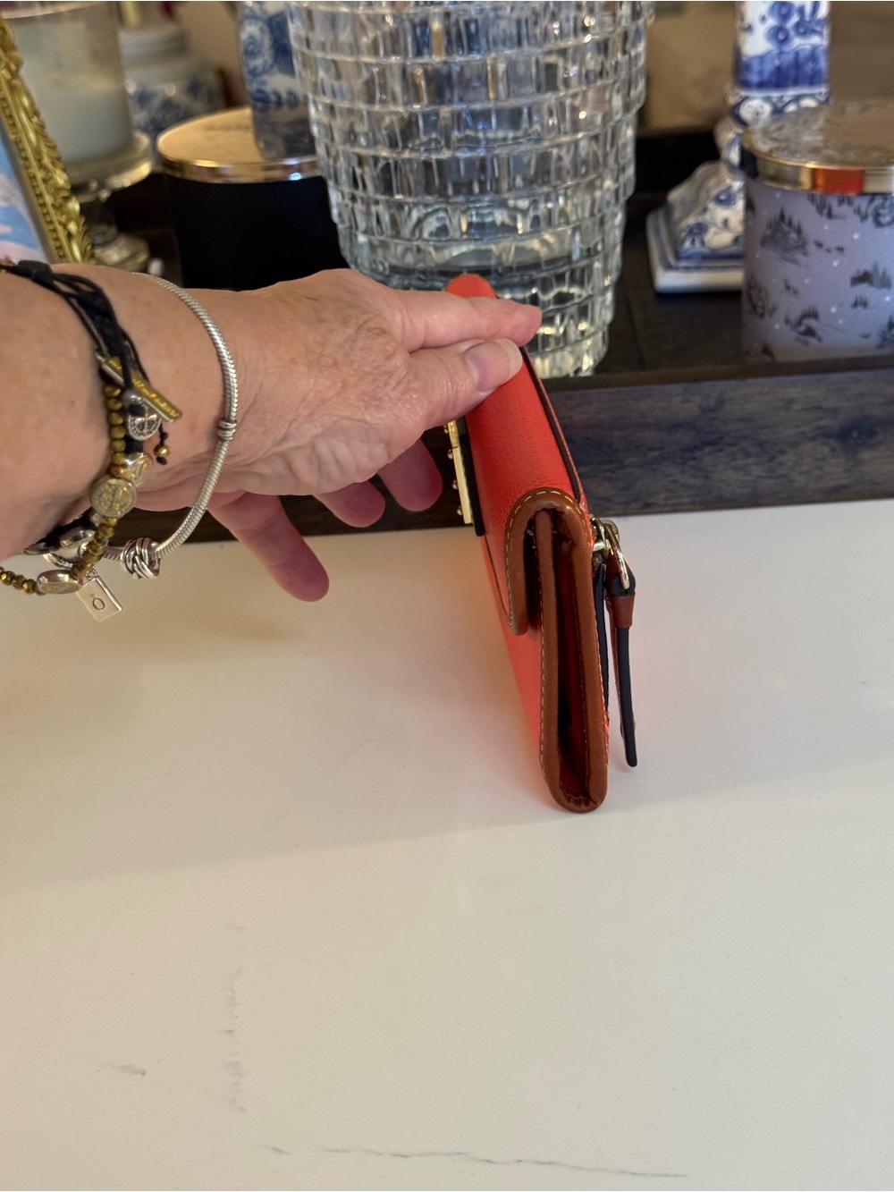 🧡🤎 NWOT DOONEY & BOURKE ORANGE AND TAN LEATHER WALLET! - Picture 4 of 7